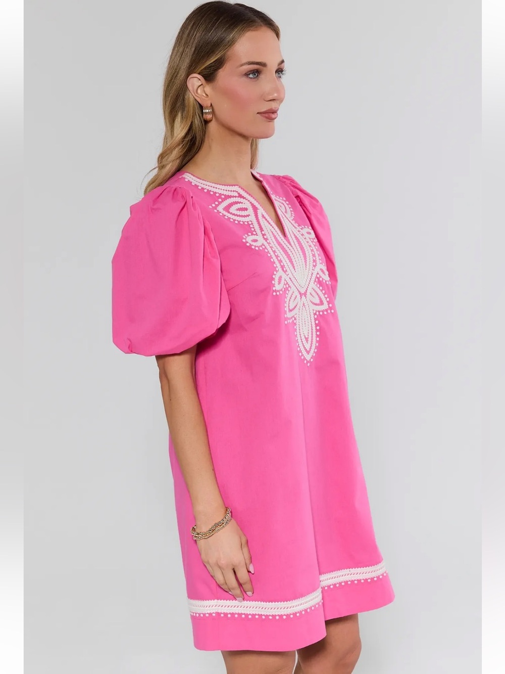 Avara Exclusive Roxanne Vibrant Pink Embroidered Short Shift Dress Sz M $98 - Picture 4 of 7